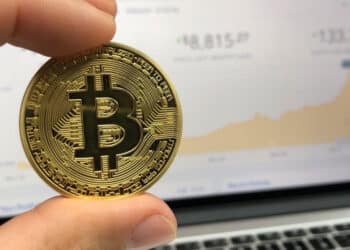 Bitcoin v ruke