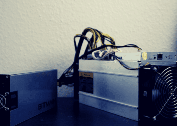 Cena ASIC minerov na ťažbu bitcoinu klesla pre bearmarket na niekoľkoročné minimá