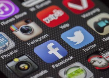 Bývalý generálny riaditeľ Twitteru priznal svoje chyby a obhajuje slobodné sociálne siete bez cenzúry prejavu