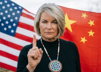 Cynthia Lummis Varovanie